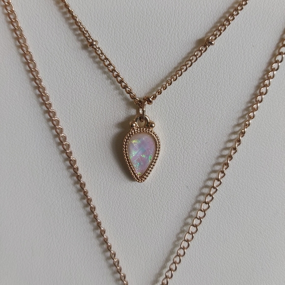 Gold Tone Necklace - Picture 4 of 5